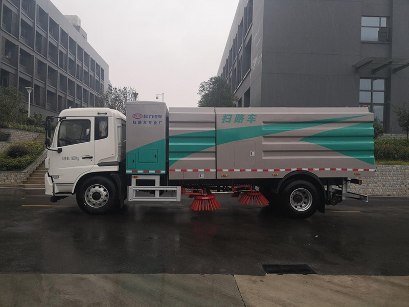 東風(fēng)天錦CL5180TSLBEV型純電動(dòng)掃路車